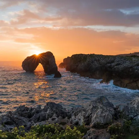 Llanes Piscina Y Playa - El Castro Borizu